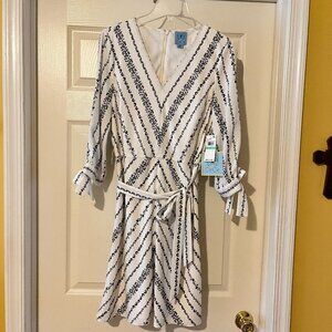 CeCe Sportswear Women's Tie Sleeve V-Neck Flower Chain Dress with Belt Size 8